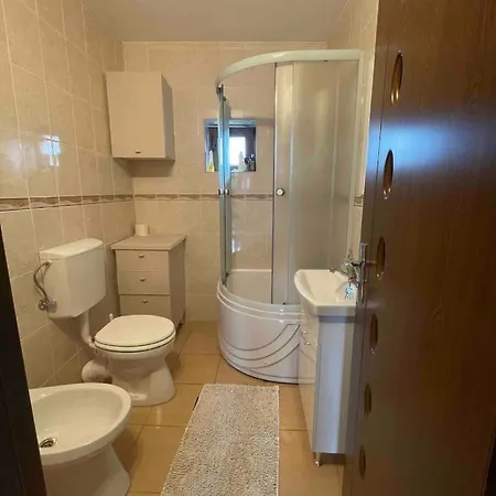 Casuta Cu Livada